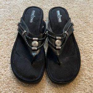MINNETONKA BLACK LEATHER WESTERN SANDALS
